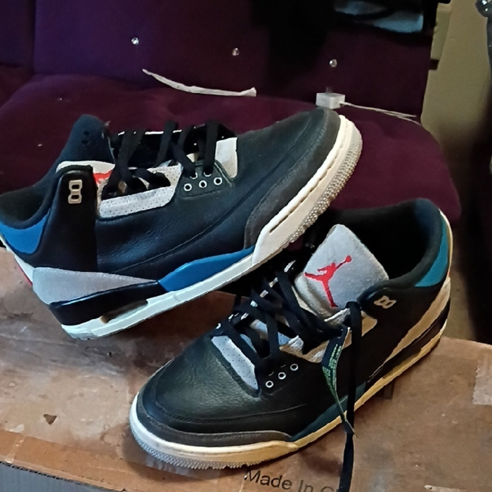 Jordan "Rare Air"  Men's Black and Gray Sneakers with Blue Accents